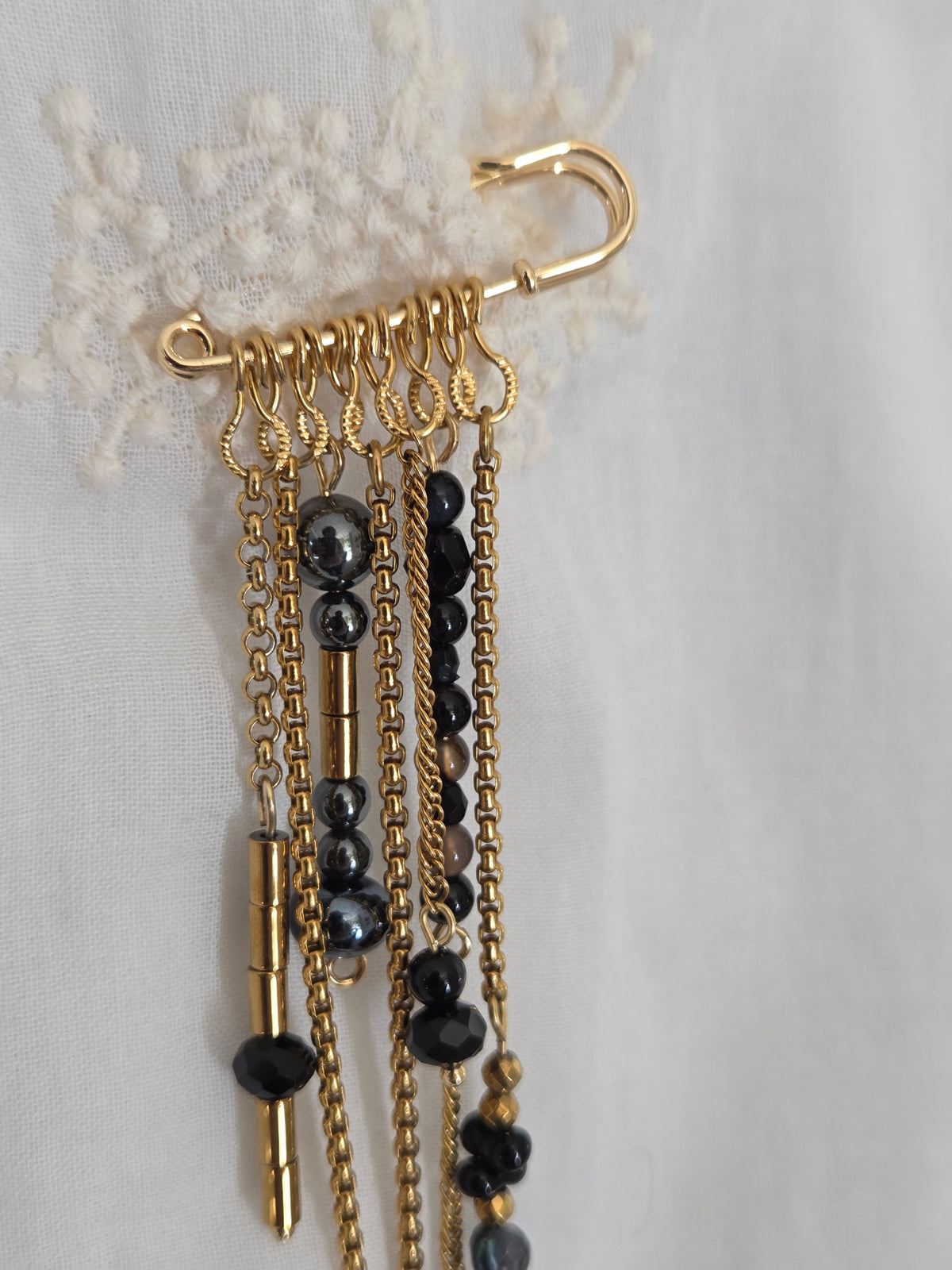 Broche Perles noires