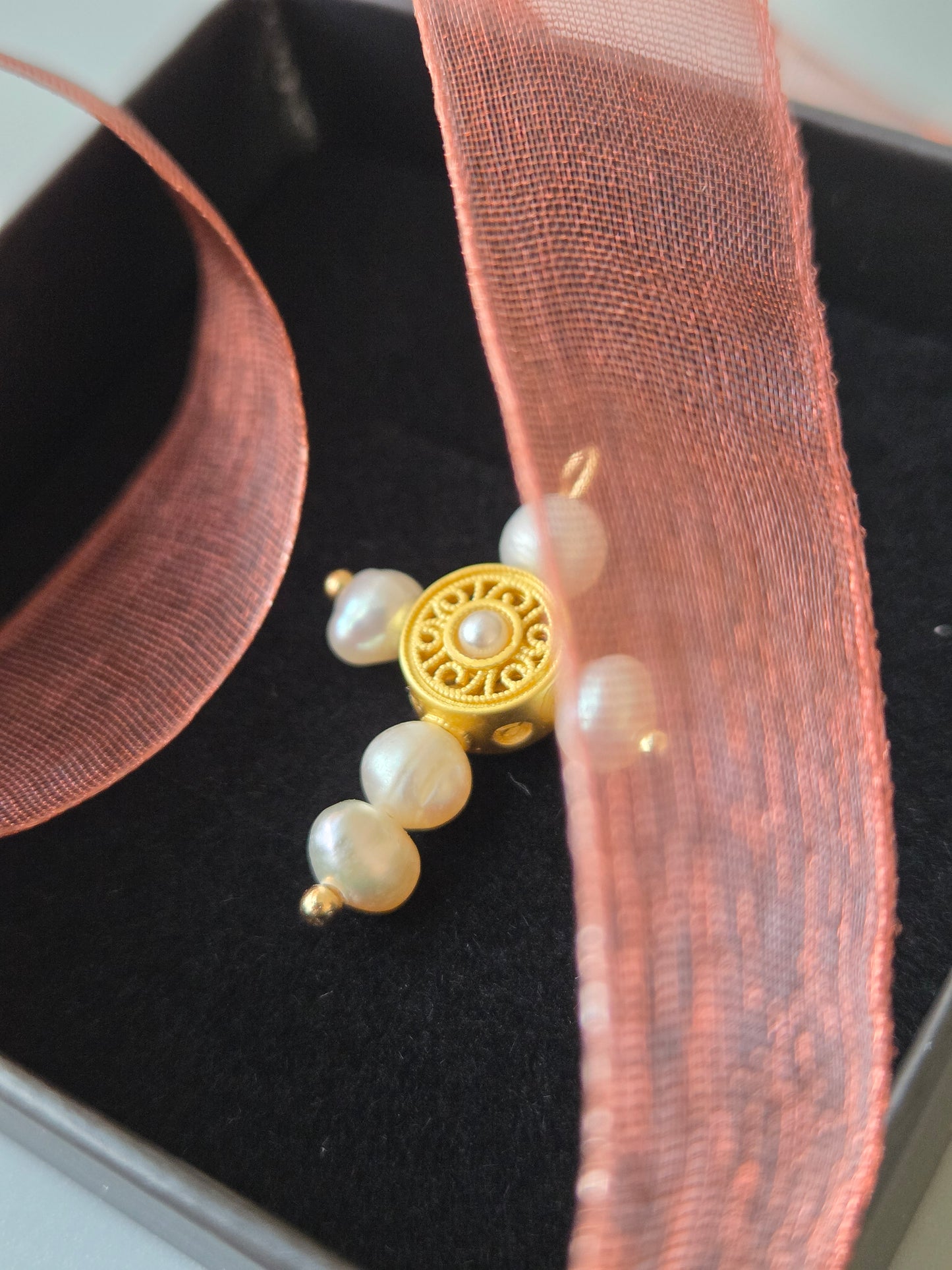 Croix blanche cœur rond