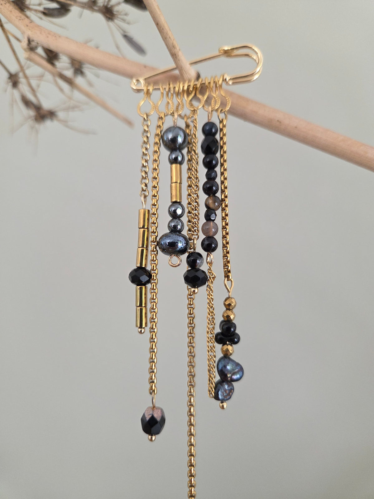 Broche Perles noires